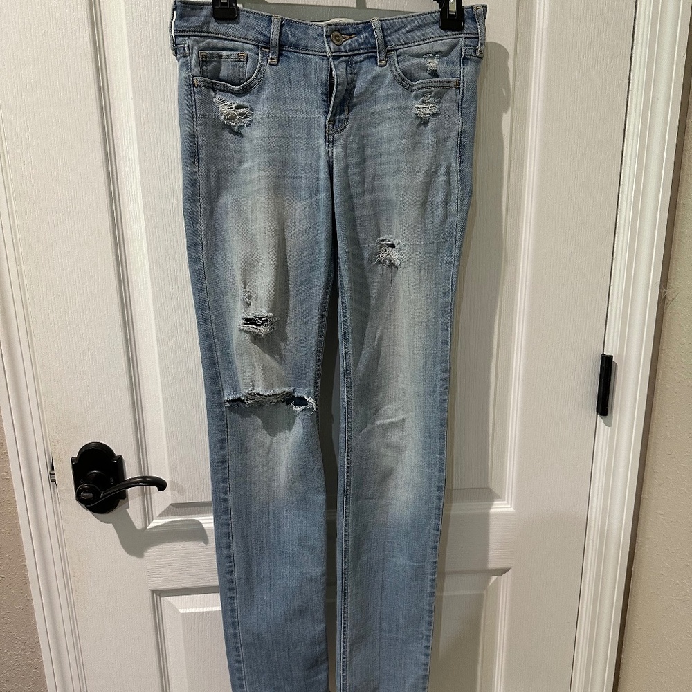 Hollister Blue Distressed Denim Skinny Jeans W28 inseam 31”